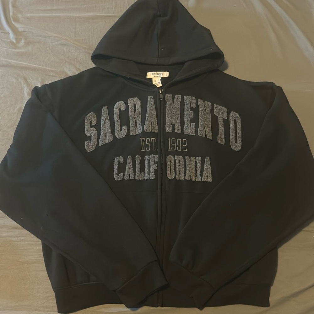Black zip up hoodie 
size - large (fits smaller 
brand - stitches